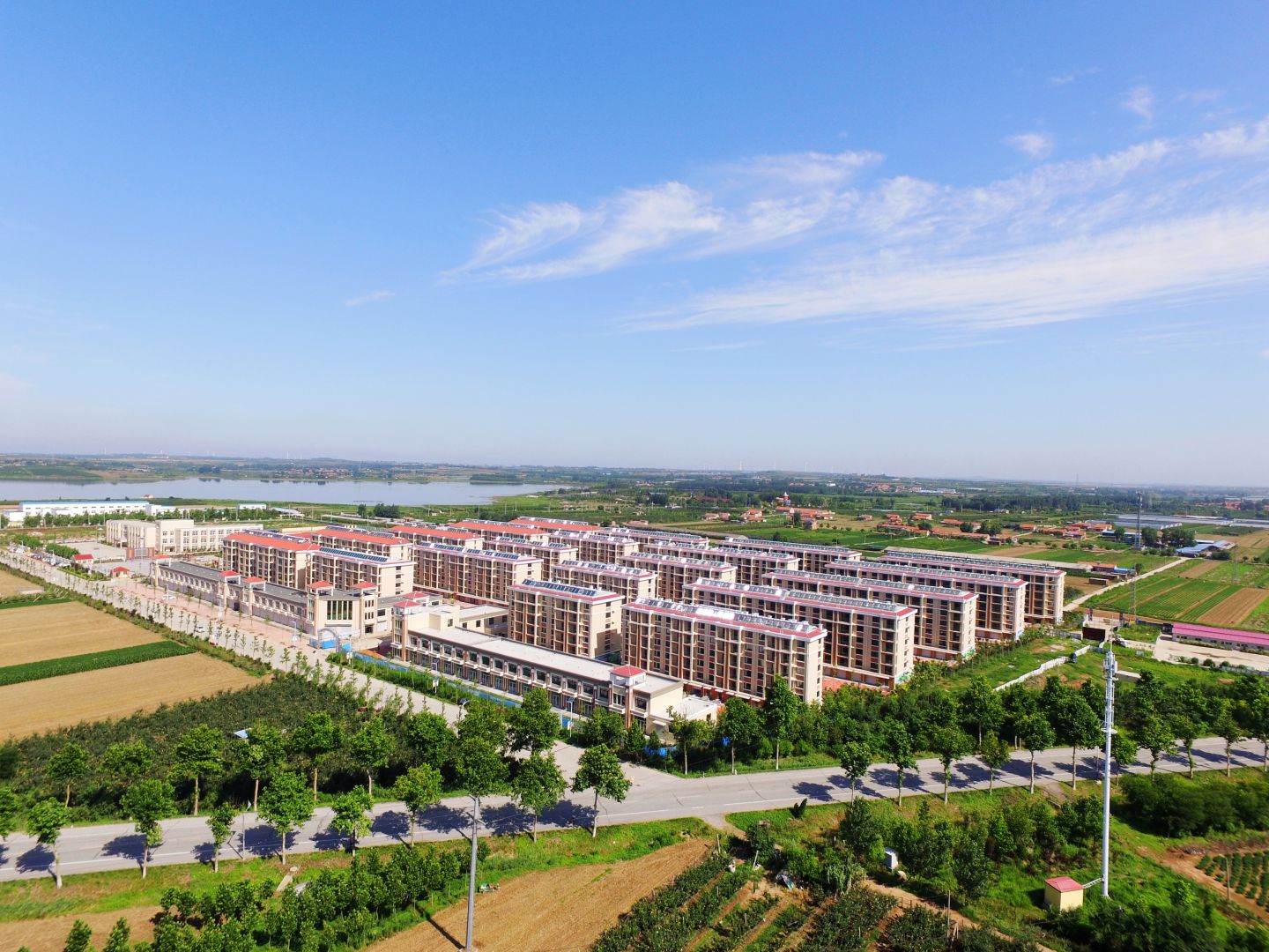 百家乐
莱西平度公司河头店镇龙泉湖社区项目实景图01_compressed