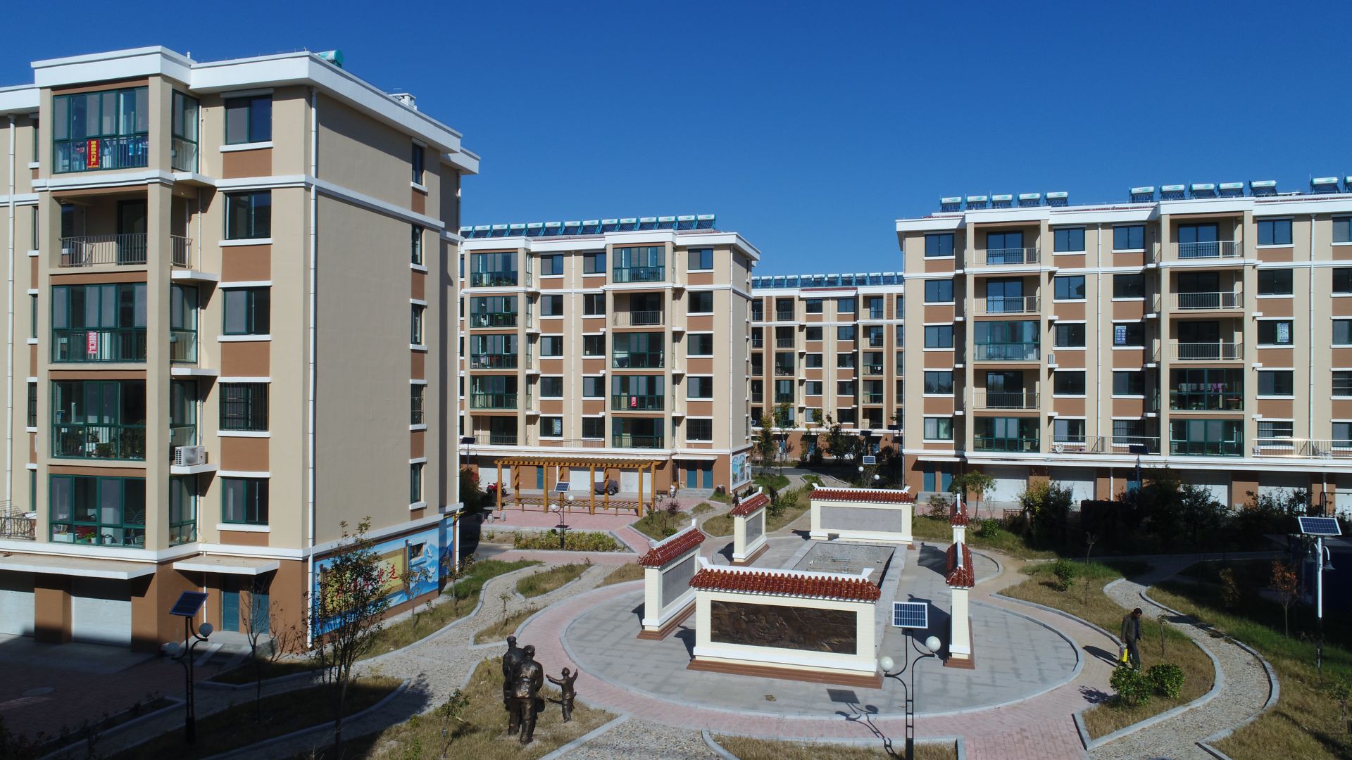 百家乐
莱西平度公司河头店镇龙泉湖社区项目实景图02_compressed